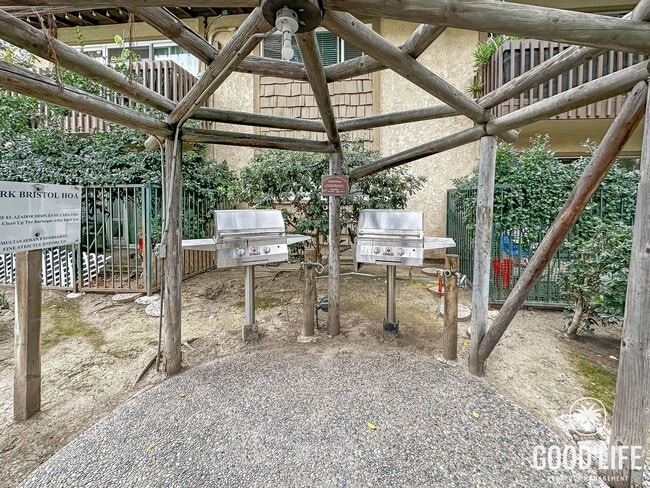 Building Photo - PRICE REDUCTION! 2BR in Gated Community | Pool, Jacuzzi & Balcony