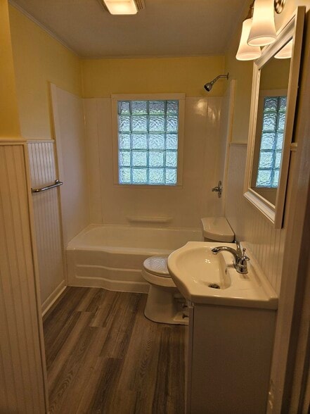 Bathroom - 1801 Sandwith Ave SW