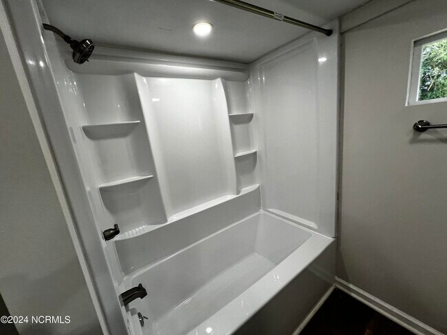 Building Photo - 1405 N Carolina Hwy 343 S