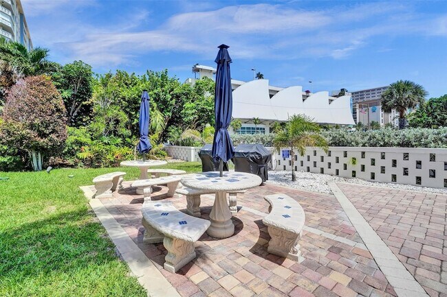 Building Photo - 301 N Ocean Blvd