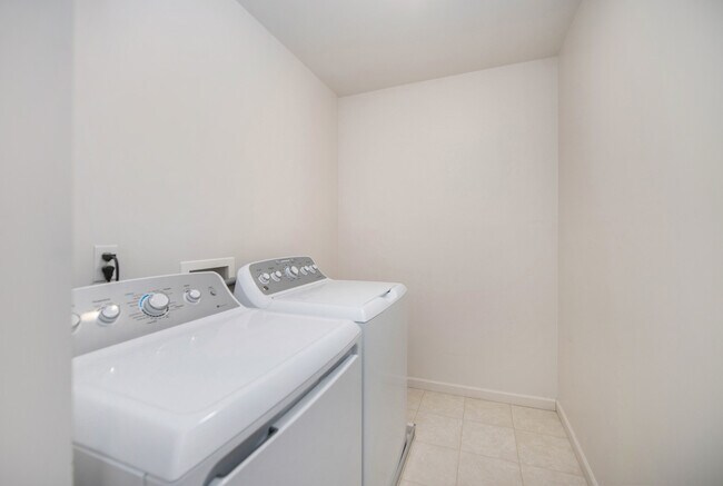 Building Photo - 8274 Cypress Way