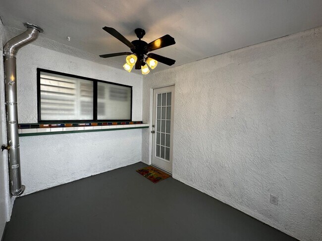 Building Photo - Furnished 3 Bedroom Condo across from Golf...