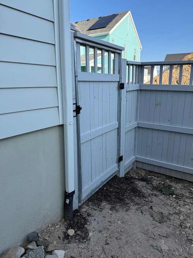 Building Photo - 6863 W Meadow Grass Dr