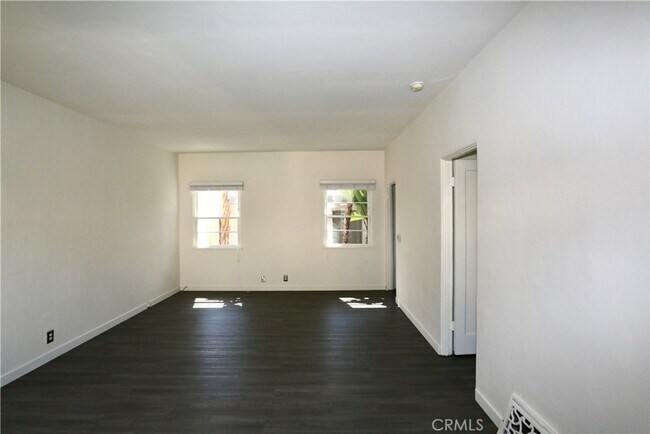 Building Photo - 364 Cliff Dr