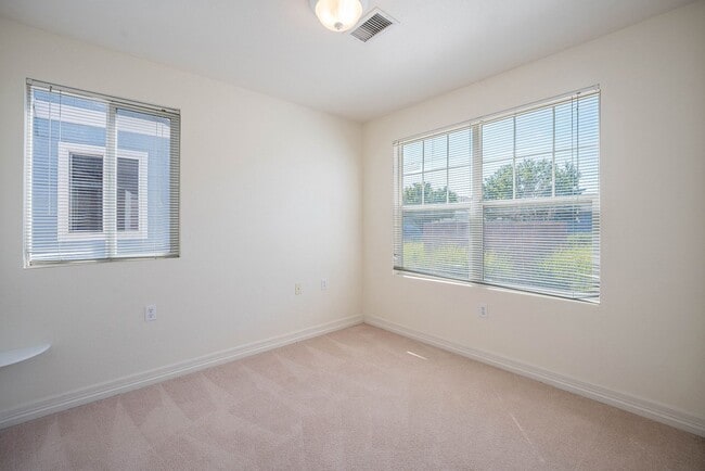 Building Photo - AVAILABLE NOW!  Close to the Airport?? and...