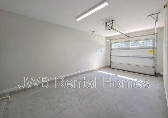 Building Photo - 1114 Comanche St