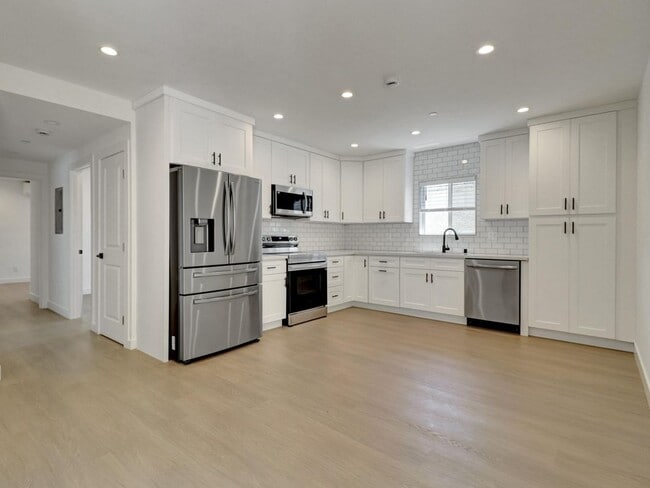 Building Photo - 644 Pier Ave