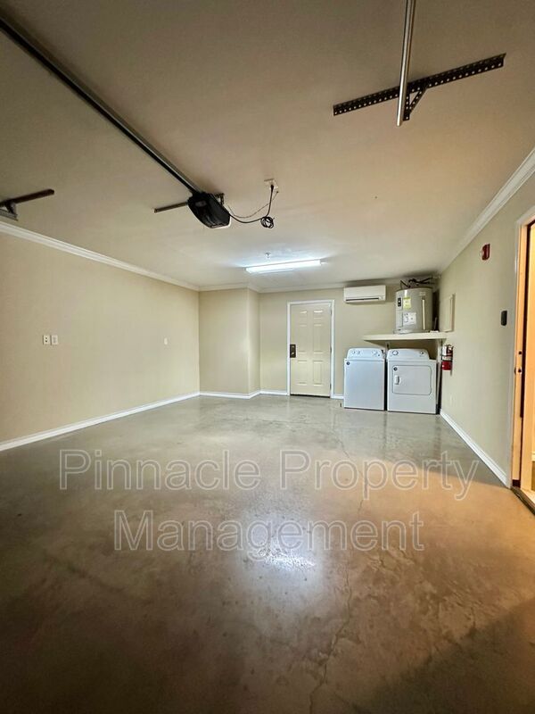 Building Photo - 350 W Ave L