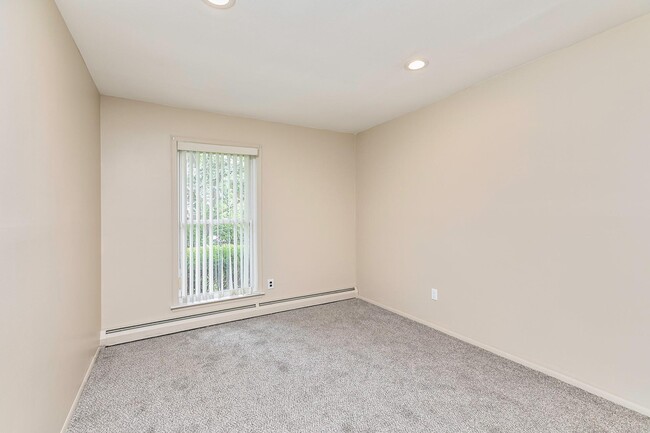 Building Photo - 4 Half Acre Ct