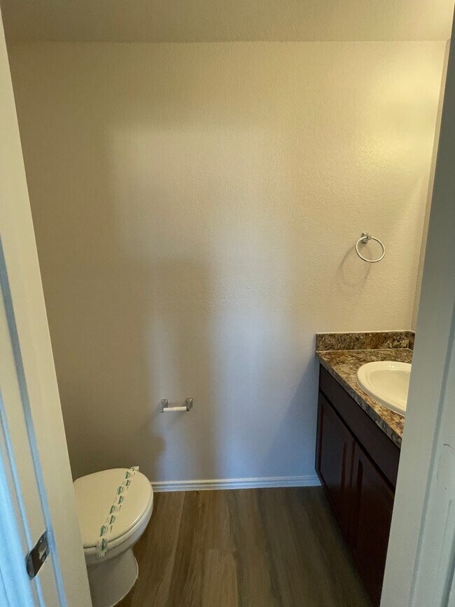 Building Photo - Secure Your Spot – 3 Bedroom, 2.5 Bath Home in Houston