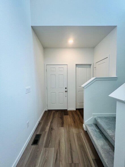 Building Photo - 637 Lillibrook Pl