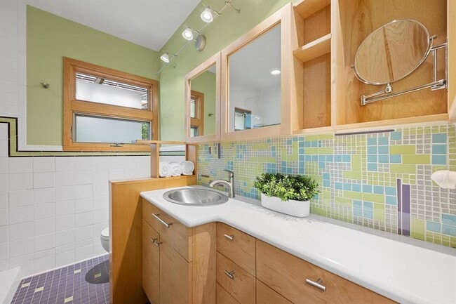 Building Photo - 1227 Hillside Ave