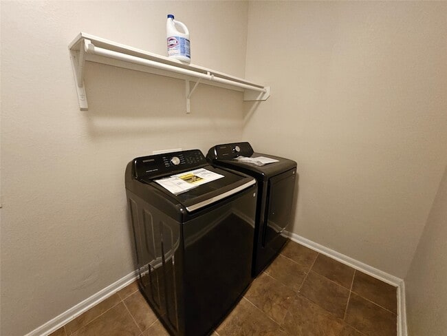 Building Photo - 4330 Lake Cypress Cir