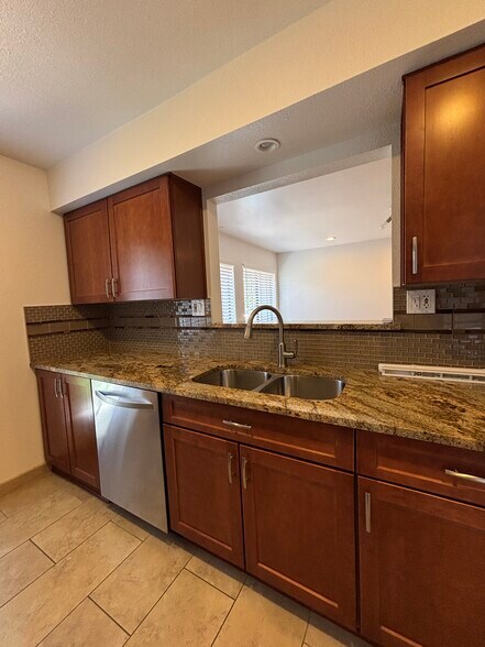 Kitchen - 5221 N 24th St