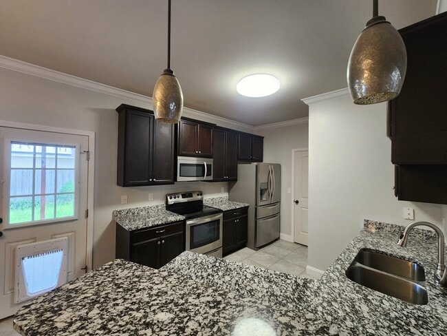 Building Photo - 102 Quince Ave