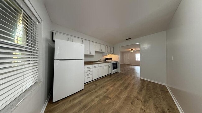 Building Photo - 6420 S Adelia Ave