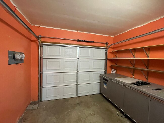 Building Photo - 2 Bed, 1 Bath Home with Brand New LVP Floo...