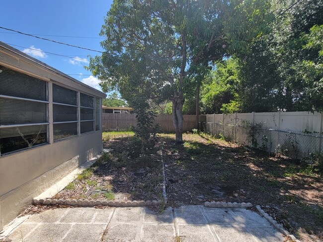 Building Photo - 3340 Beacon Square Dr