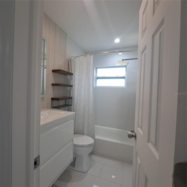 Building Photo - 2851 28th Ave N