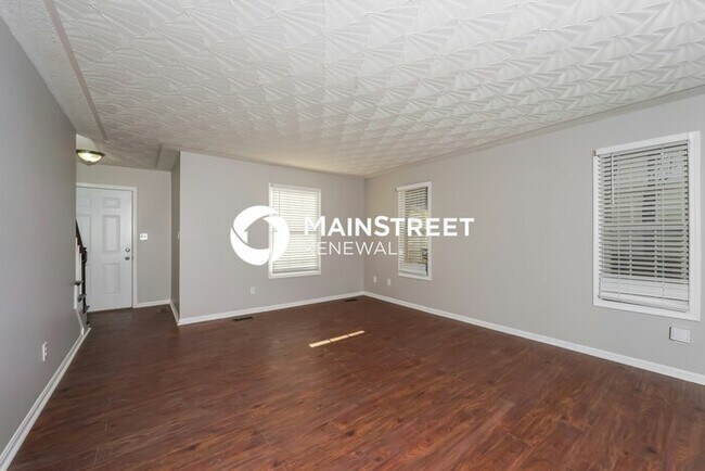 Building Photo - 3 Bedroom Pet-Friendly Home in LOUISVILLE, KY with Main Street Renewal