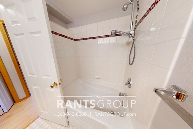 Building Photo - Recently updated 3-bed, 2-bath Rambler in Lacey!