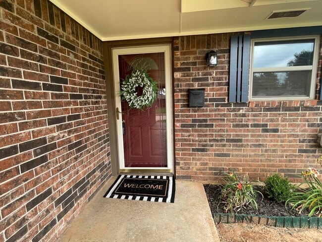 Building Photo - Edmond Rental