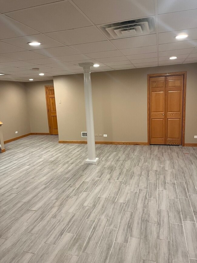 Building Photo - 934 Winnetka Terrace