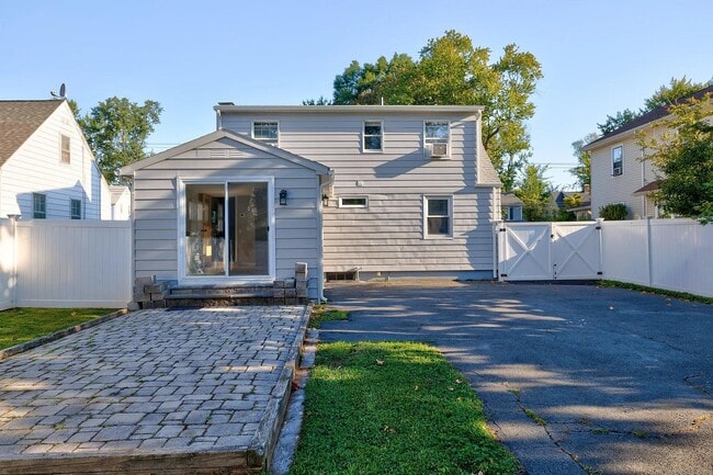 Building Photo - 153 Englewood Ave