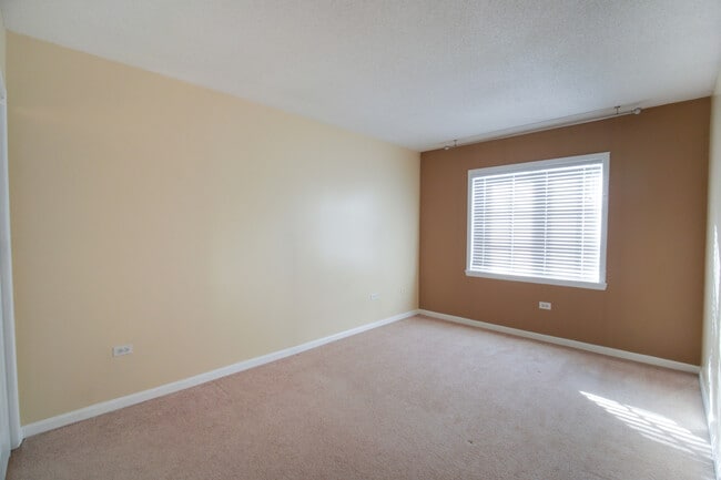 Building Photo - 7400 Lincoln Ave