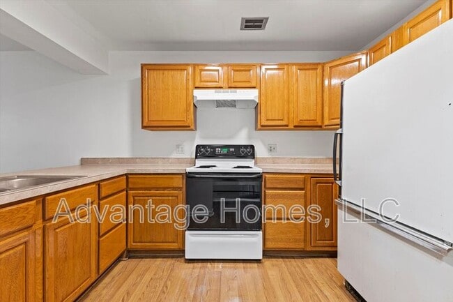 Building Photo - 805 N 70th St