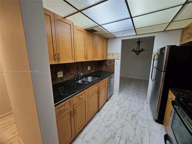 Building Photo - 11131 Royal Palm Blvd