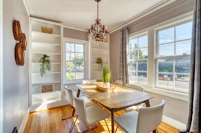 Building Photo - 3565 NE Broadway