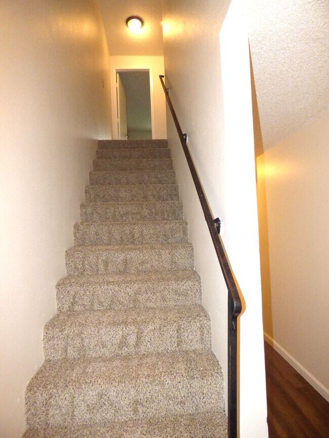 Building Photo - 2 bed 1.5 bath Townhome in Keizer