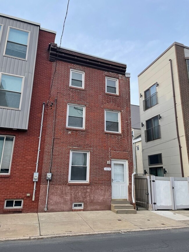 Building Photo - Amazing 3 bedroom