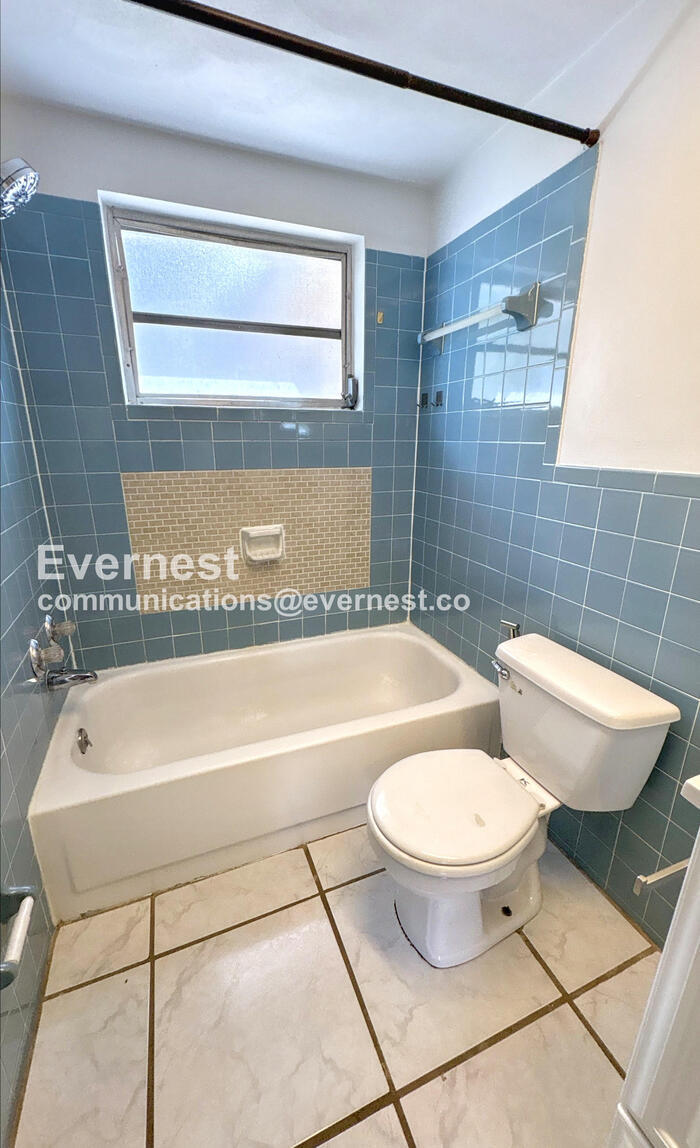 Building Photo - 5912 Della Dr