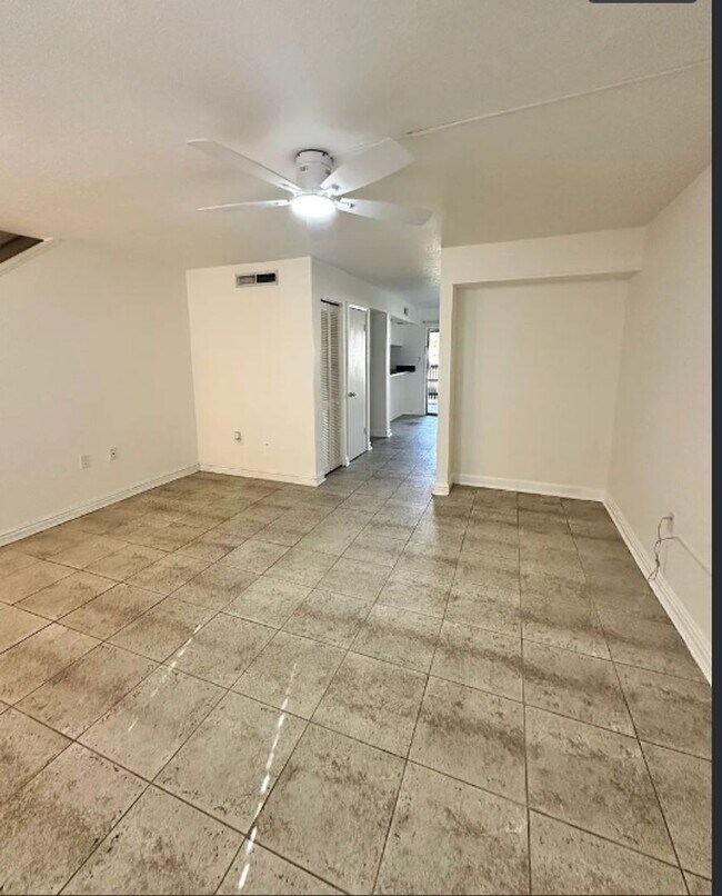 Building Photo - Beautifully Renovated 2-Bedroom, 1.5-Bathroom Townhouse in North St. Petersburg