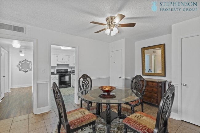 Building Photo - 1825 St Julian Pl