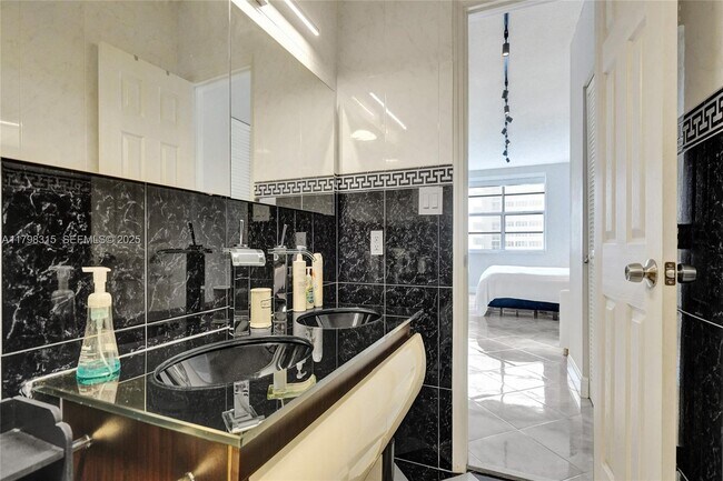 Building Photo - 1980 S Ocean Dr