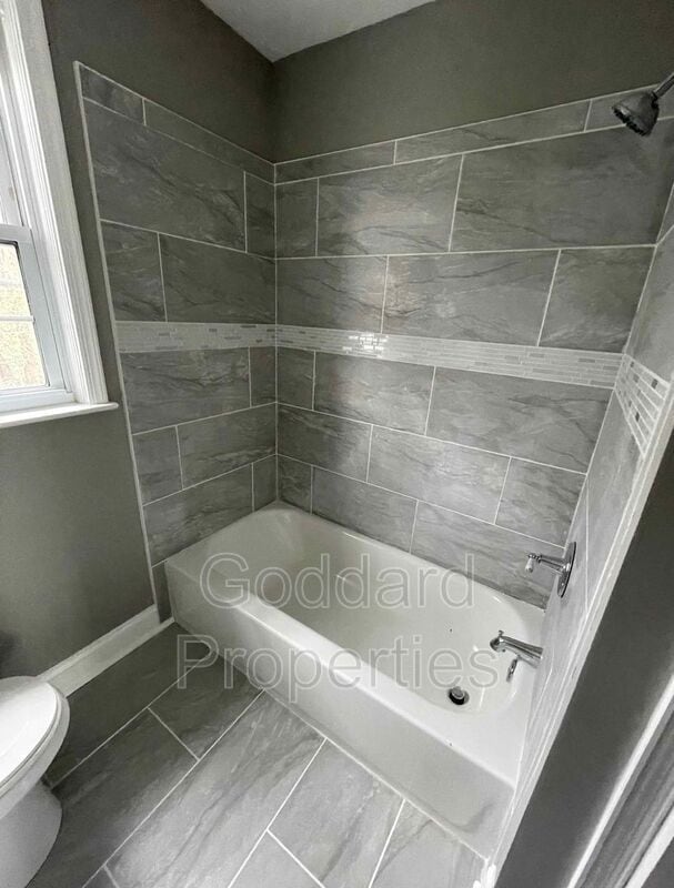 Building Photo - 5916 Northwood Dr