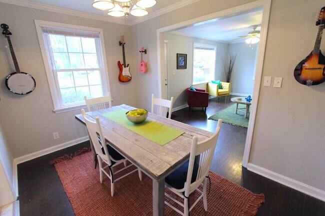 Building Photo - 2502 Woodyhill Dr