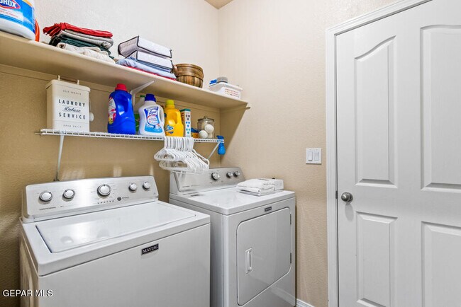 Building Photo - 7365 Dewberry Dr