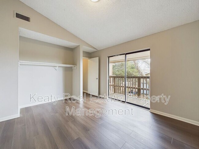 Building Photo - 301 Cougar Ridge