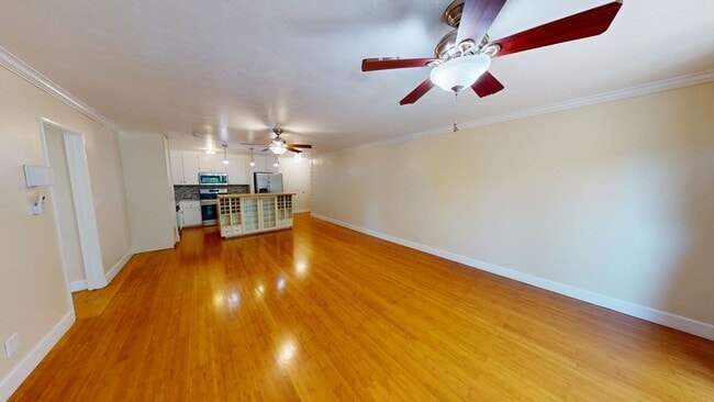 Building Photo - Freshly Painted Upstairs Condo with Community Pool