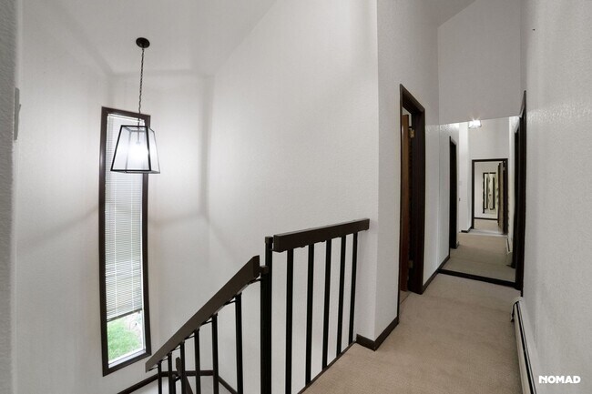 Building Photo - Spacious 4BR Condo in Evergreen