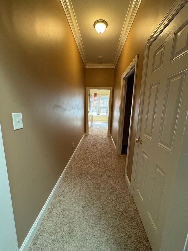 Building Photo - Modern 3 bedroom Condo with elevator access for second floor move-in!