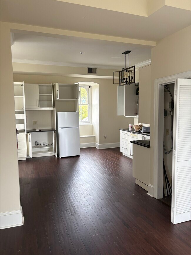 Kitchen - 10 N Main St