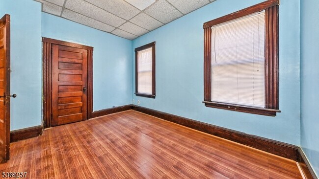 Building Photo - 129 17th Ave