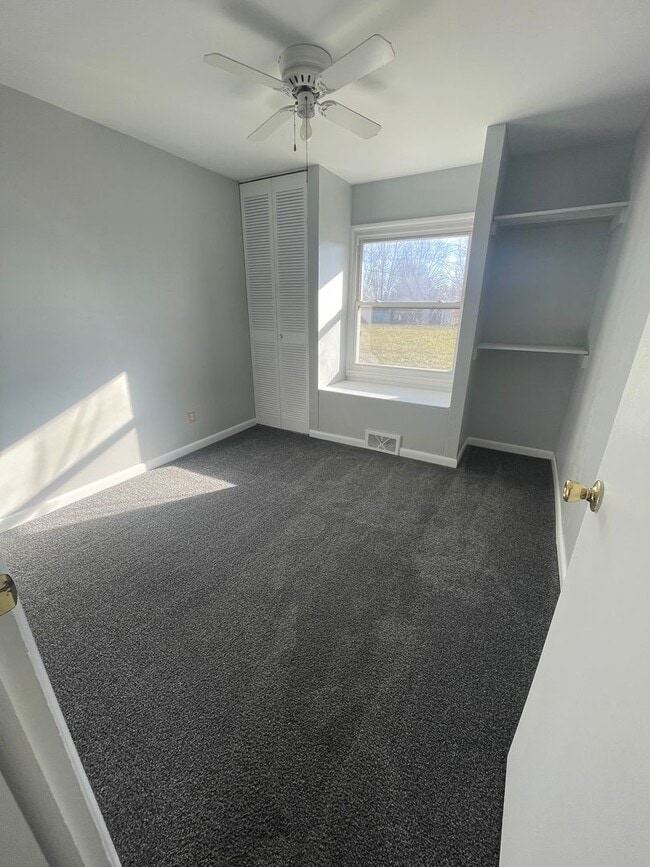 Building Photo - 3 Bedroom Home
