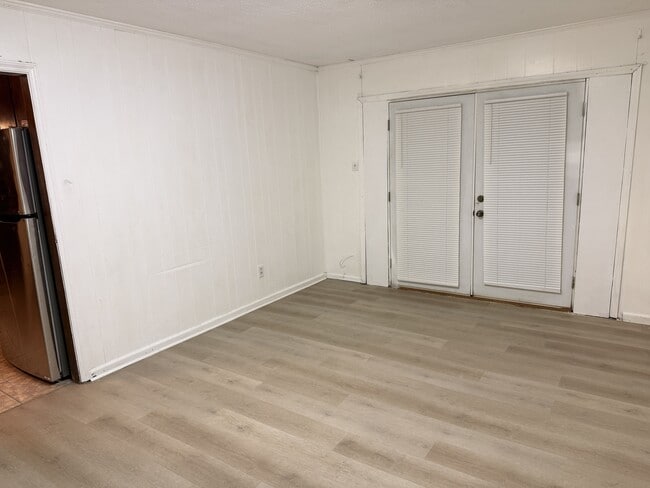 Building Photo - 3633 Woodley Rd