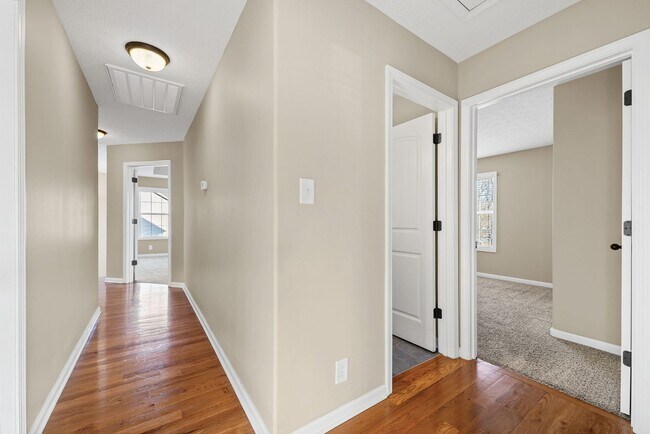 Building Photo - Pet Friendly Four Bedroom!